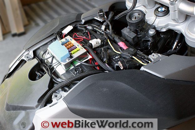 BMW Booster Plug - Fuel Tank Panel
