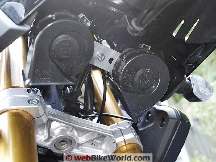 Stebel Magnum Horns Installed on Suzuki V-Strom
