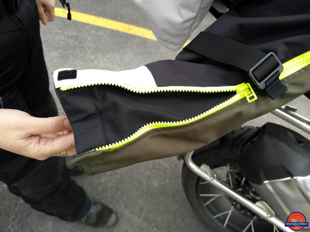 REV’IT! Offtrack Adventure Jacket arm zipper and adjusters