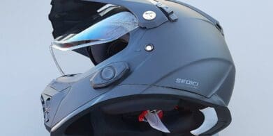 Side view of the Viaggio Parlare helmet