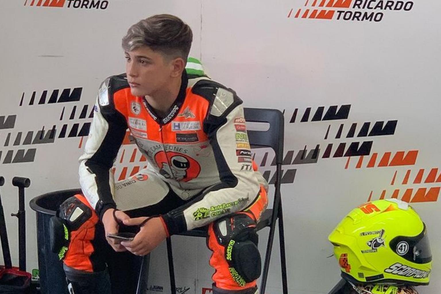 Hugo Millan, waiting on track day in full leathers.