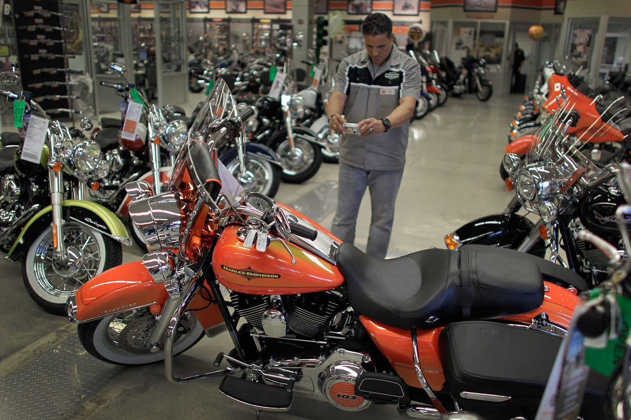 A view of the seller on the hunt for a new bike, courtesy of the convenience of H-D1™ Marketplace