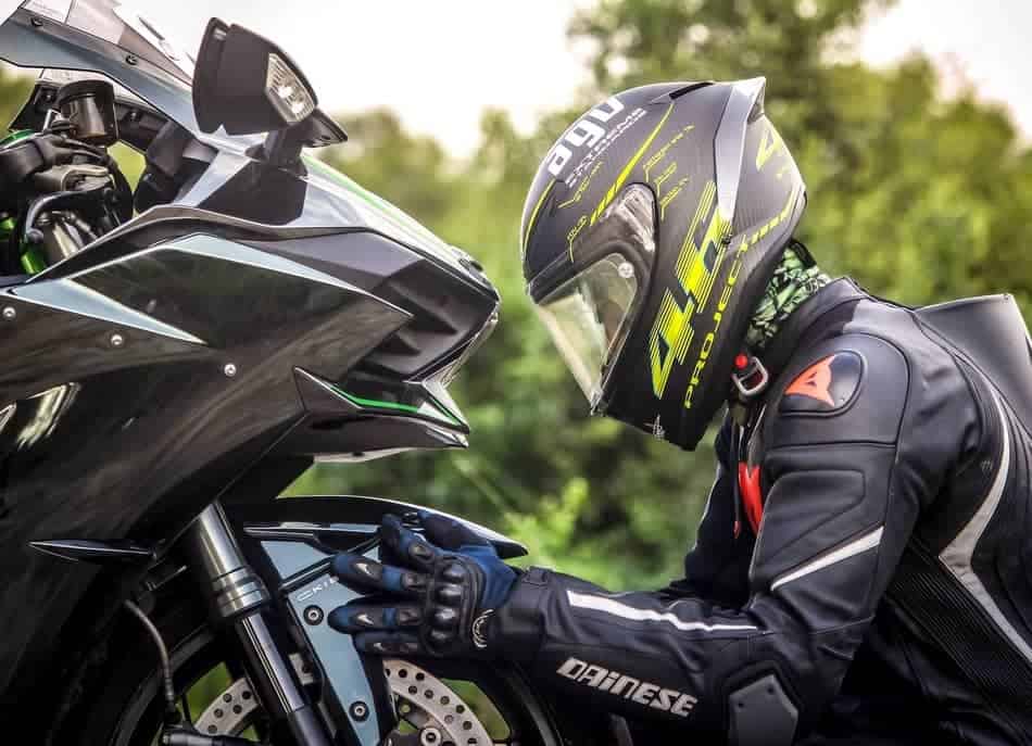 A view of a rider bowing toe. Kawasaki Ninja H2 motorcycle