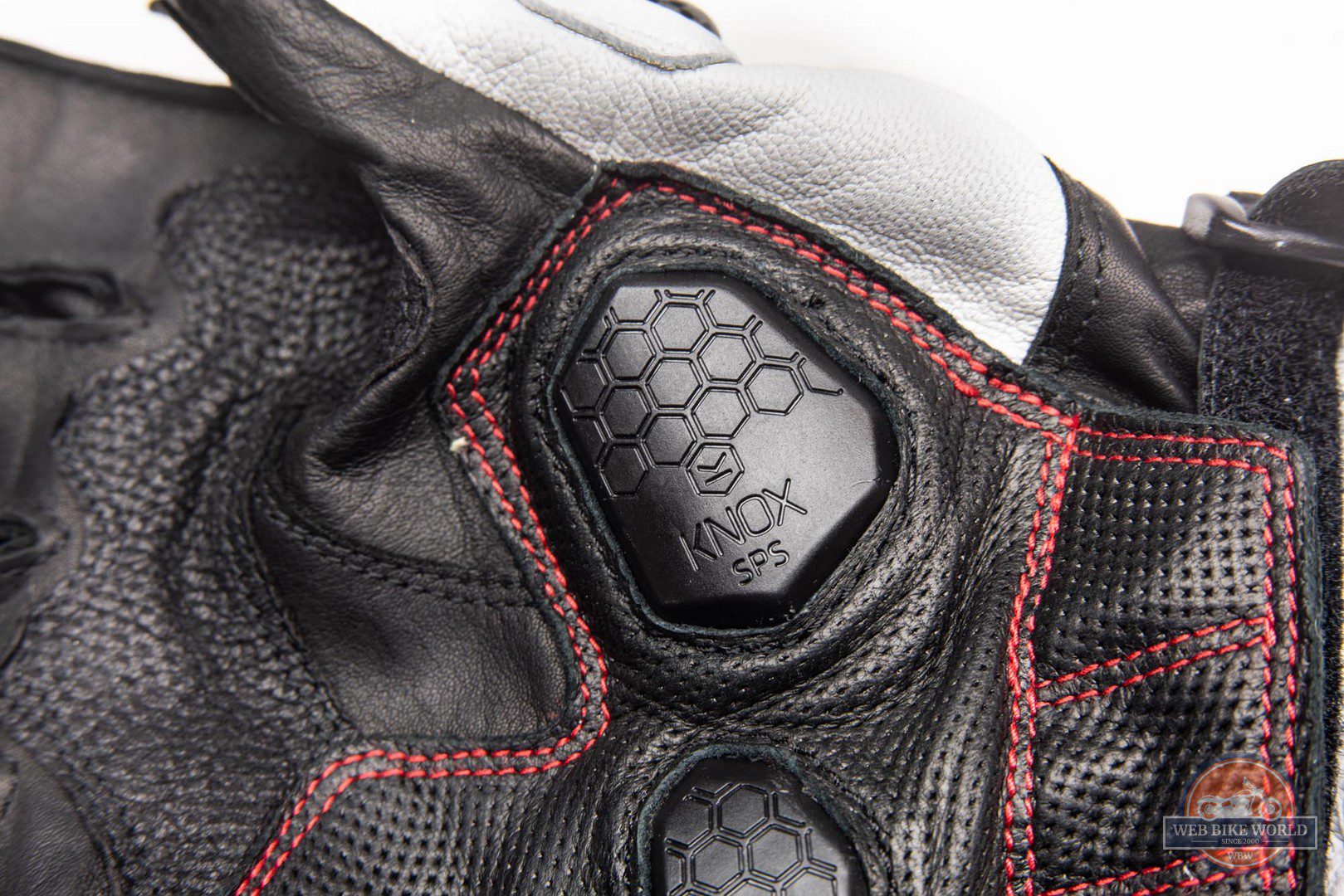 Knox Scaphoid Protection System in the palm rea of the Hi-Per gloves
