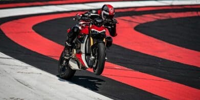 2022 Ducati Streetfighter V4 & V4S