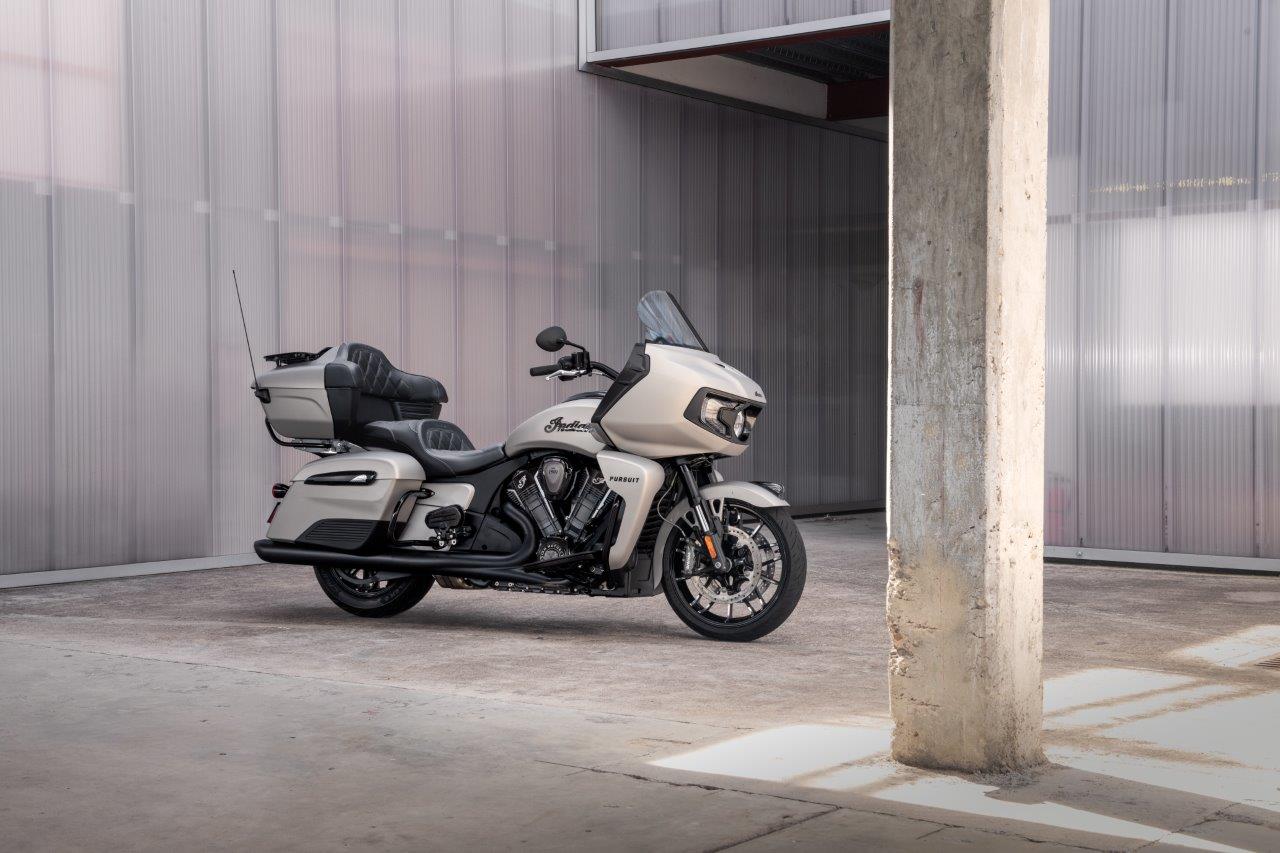 2022 Indian Pursuit Dark Horse