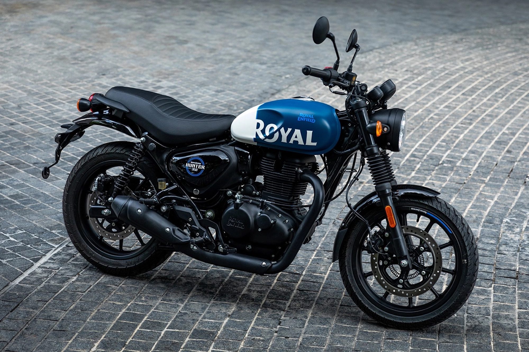 The Royal Enfield Hunter 350. Media sourced from MCN.