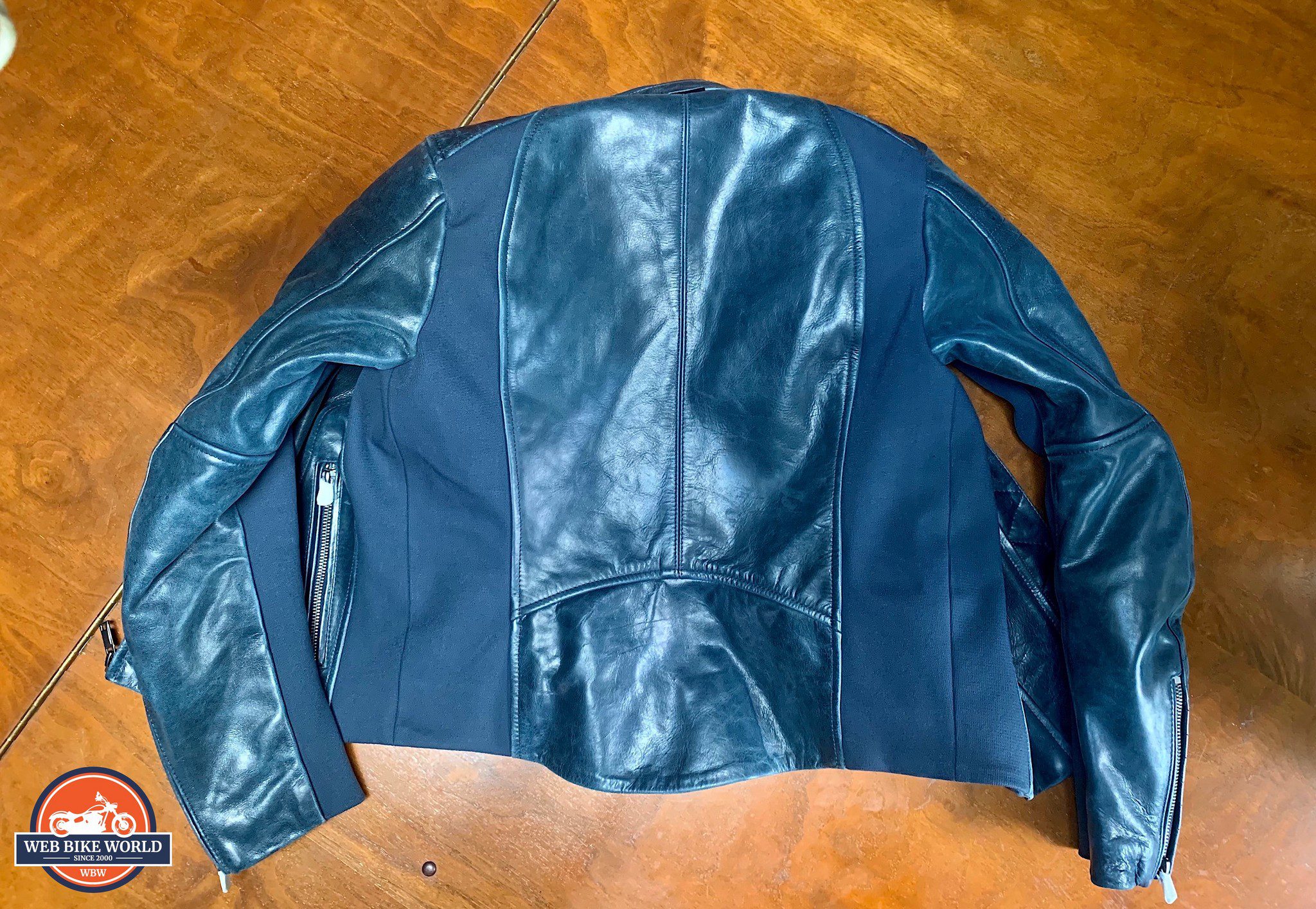 A flat rear view of the REV’IT! Coral jacket.