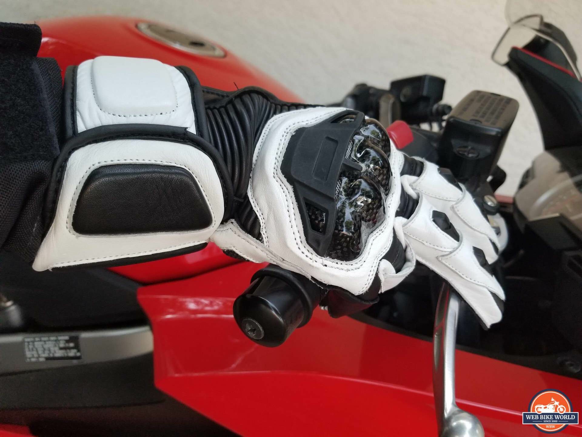Raven Moto Storm Gloves right hand on brake