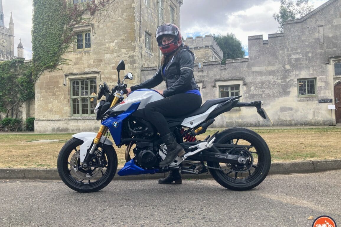 Female rider wearing Oxford AA leggings