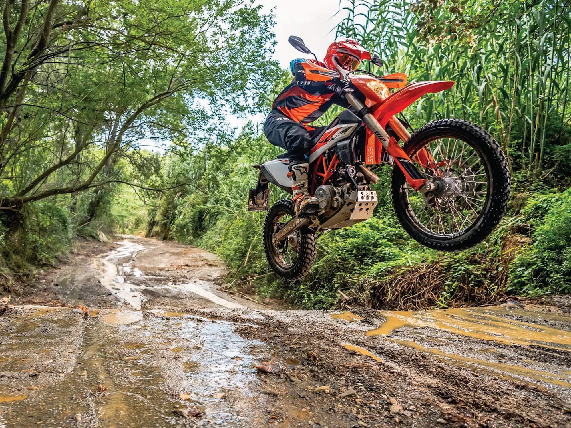 How DOES he stay so clean? Media sourced from MCN.