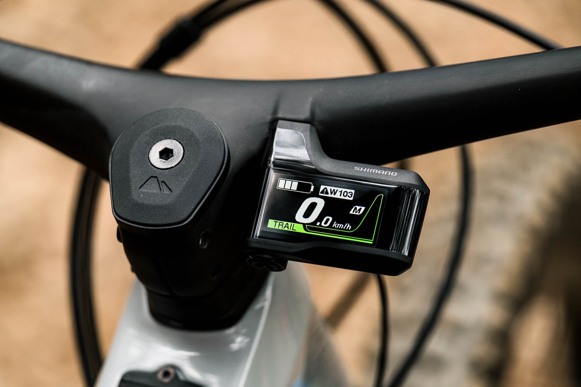 eBike Shimano LCD showing battery, mileage, and speed