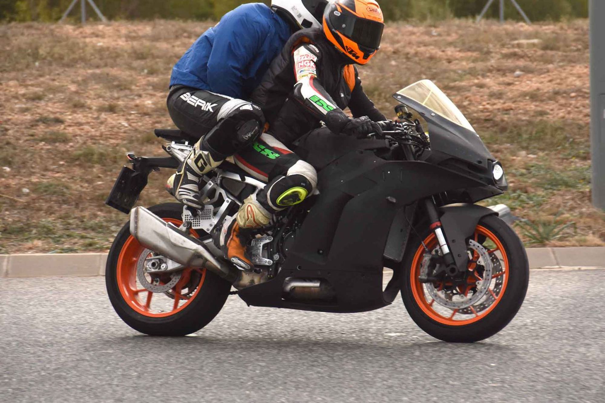 Spy shots showing a larger-displacement KTM bike is on her way! Media sourced from CycleWorld.