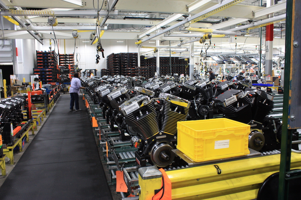Break in new harley-Davidson engine factory
