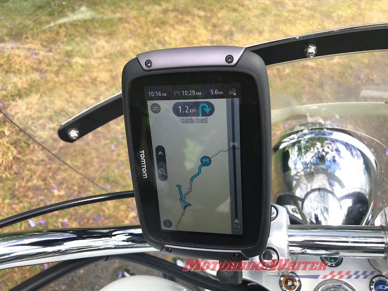 Map expert reviews TomTom Rider 550 paper map