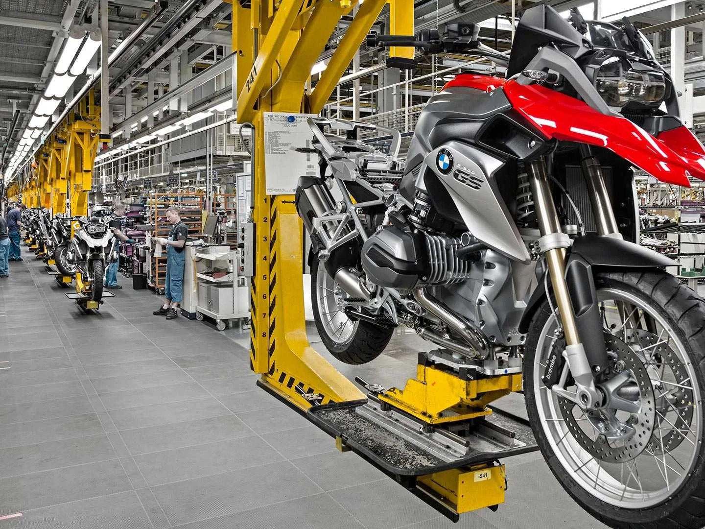 BMW R 12000 GS on production line