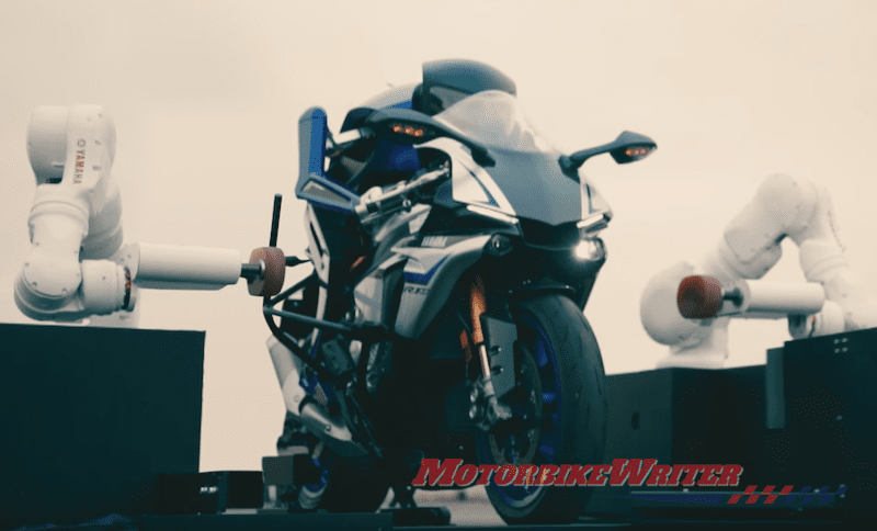 Motobot pit crew valentino rossi