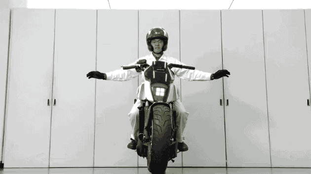 Honda's self-balancing motorcycle - short valentino