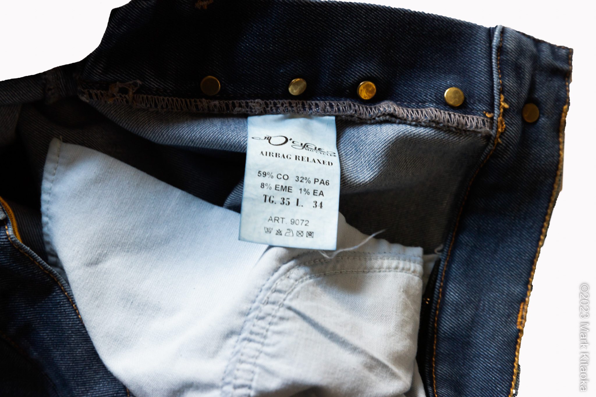 Interior tag on the jeans