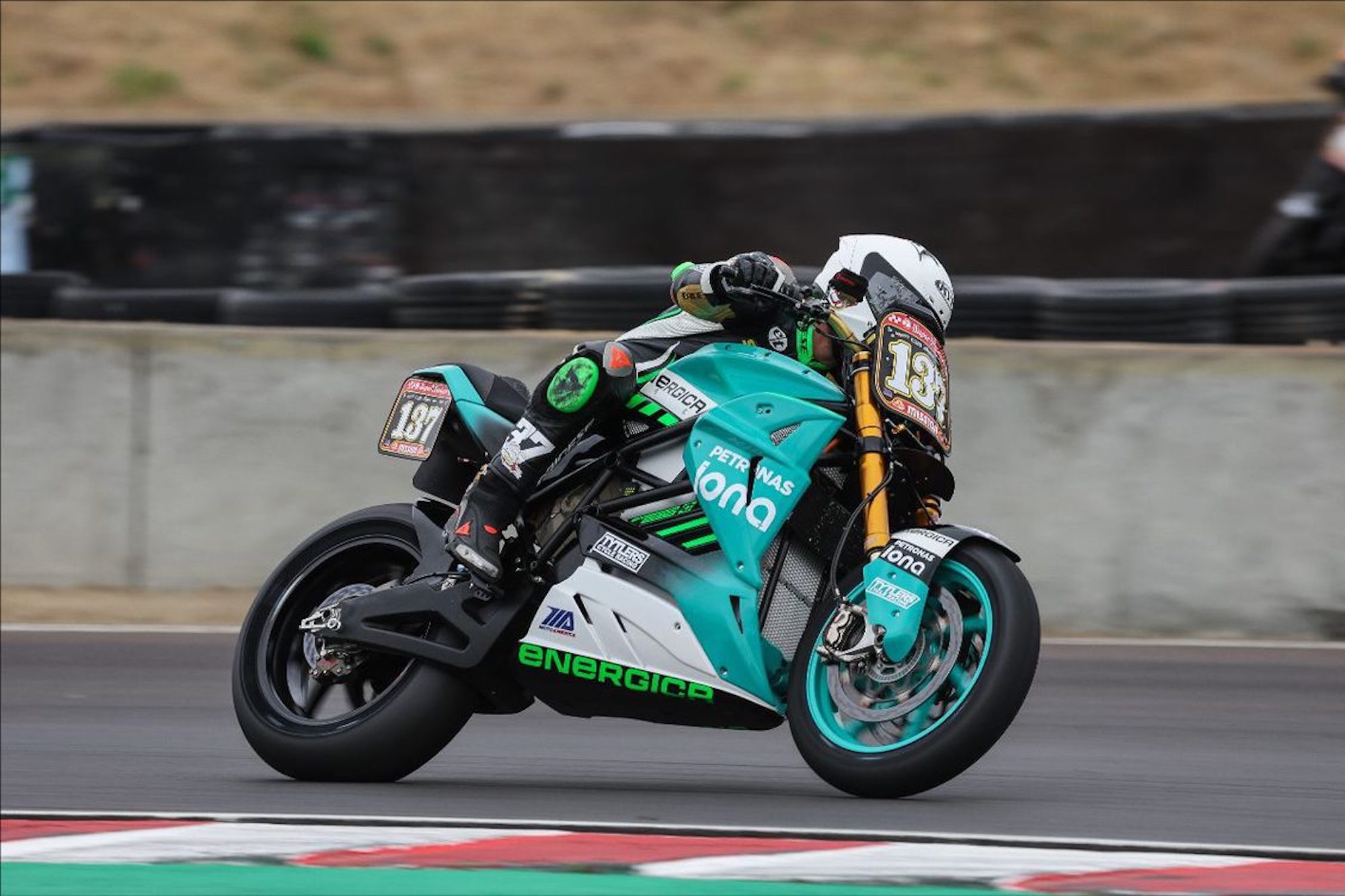 A view of Energica's Eva Ribelle RS taking the lead at this past Round One of Super Hooligans (Laguna Seca). Media sourced from Energica's recent press release.